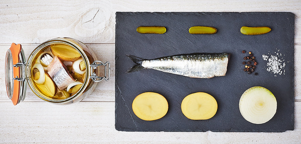 Salade de pommes de terre aux harengs en conserve