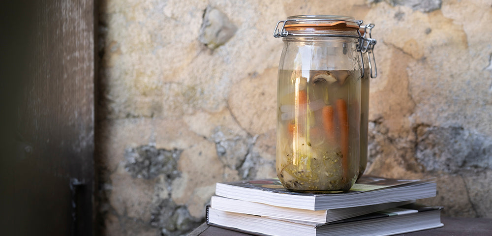 Bouillon de jeunes légumes printaniers dans bocal Le Parfait