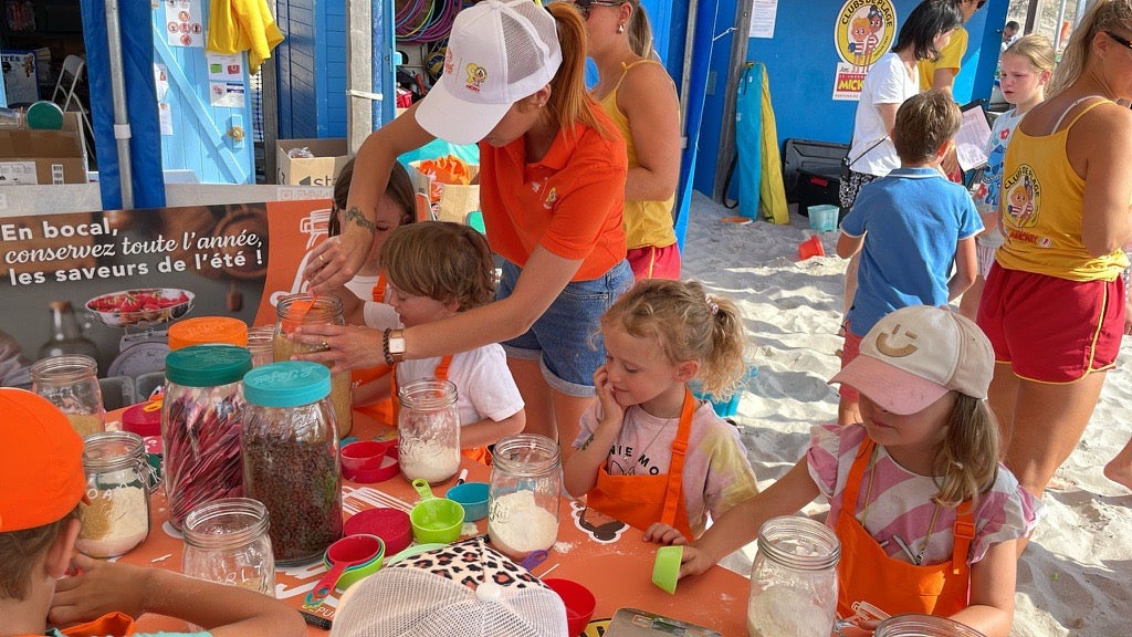 Nous vous donnons rendez-vous dans les Clubs de plage Le journal de Mickey