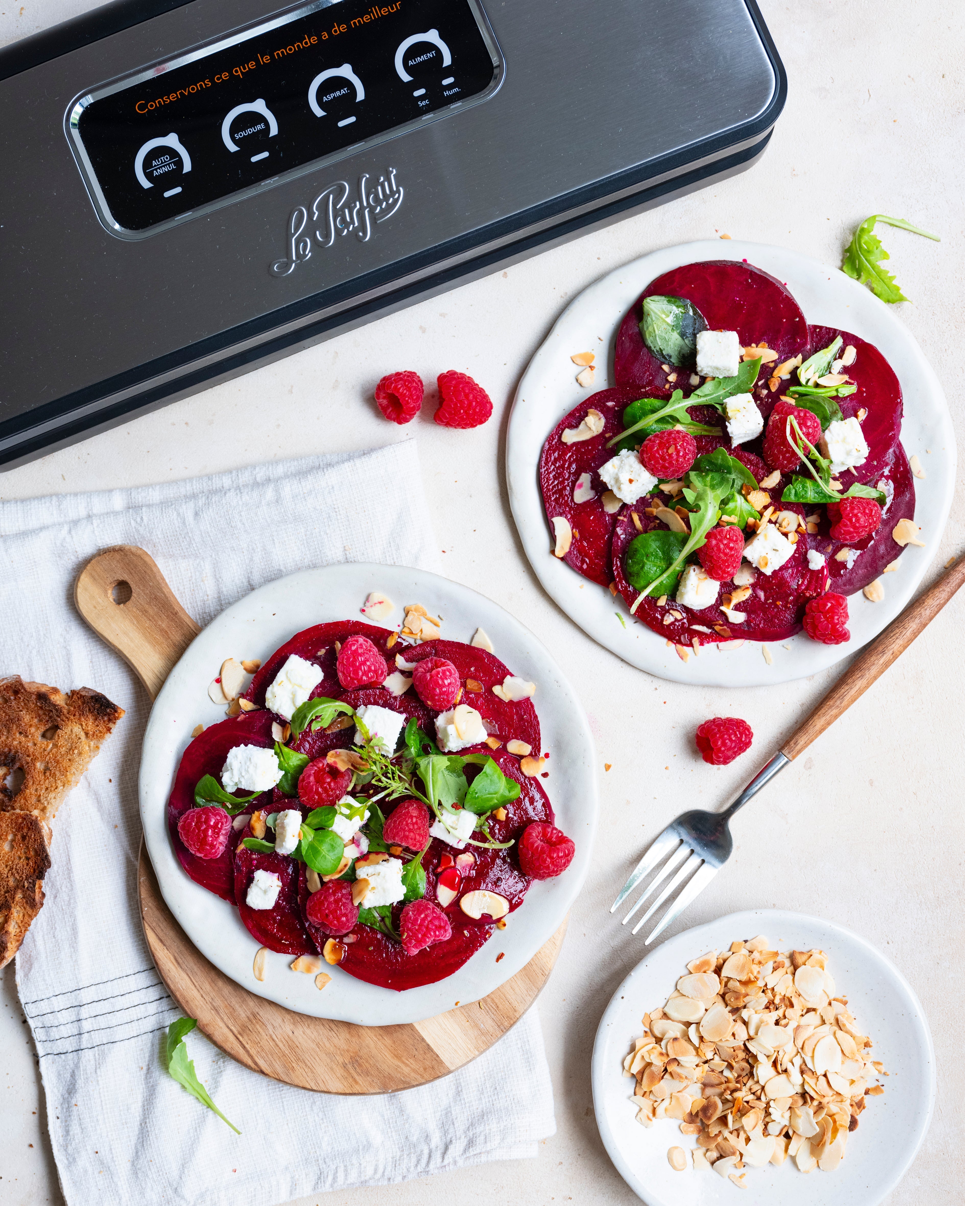 Carpaccio de betteraves marinées au vinaigre de framboise sous-vide