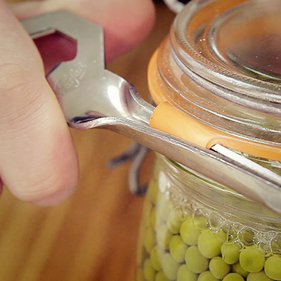 See how open a jar