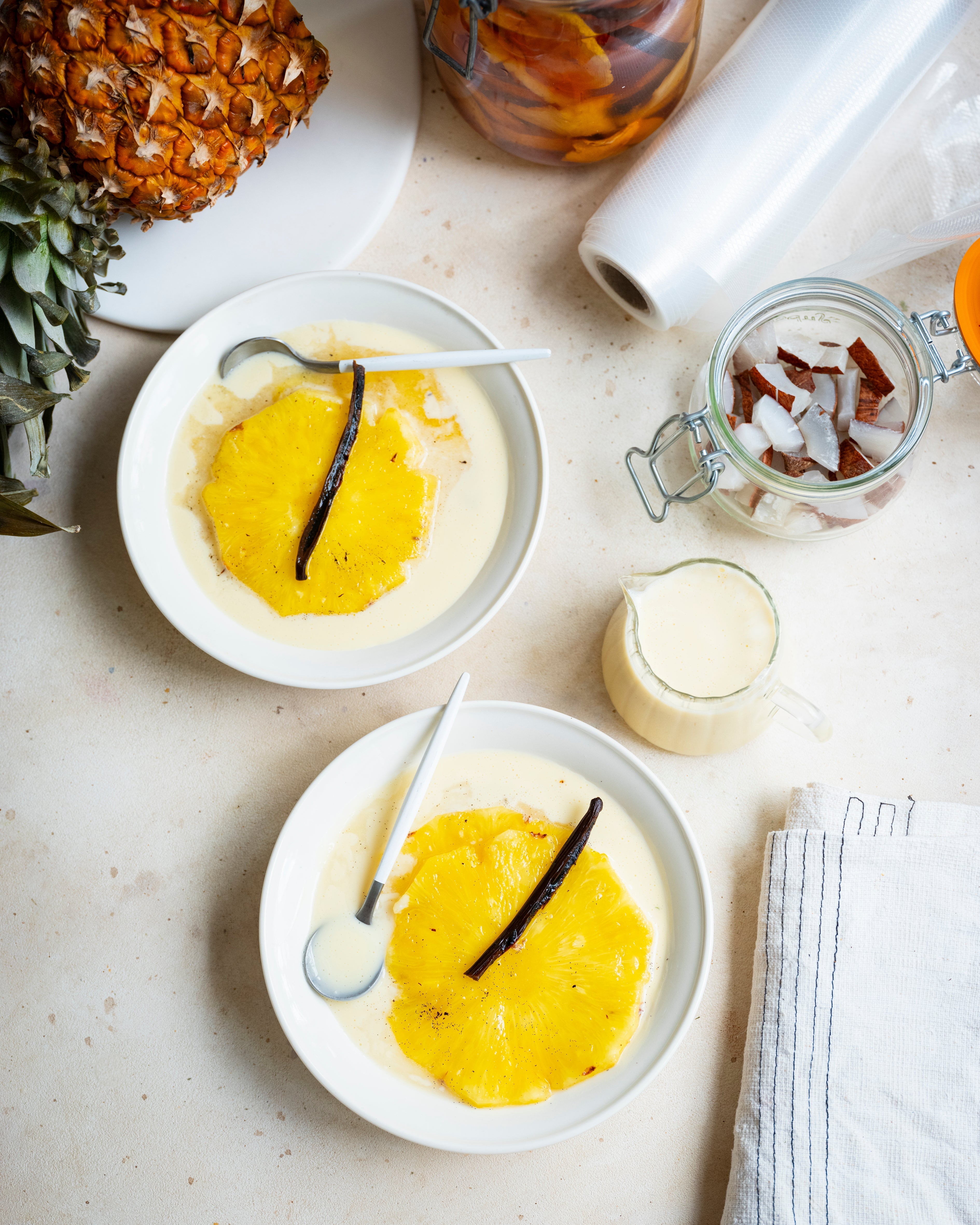 Ananas confit à la vanille et crème coco sous-vide